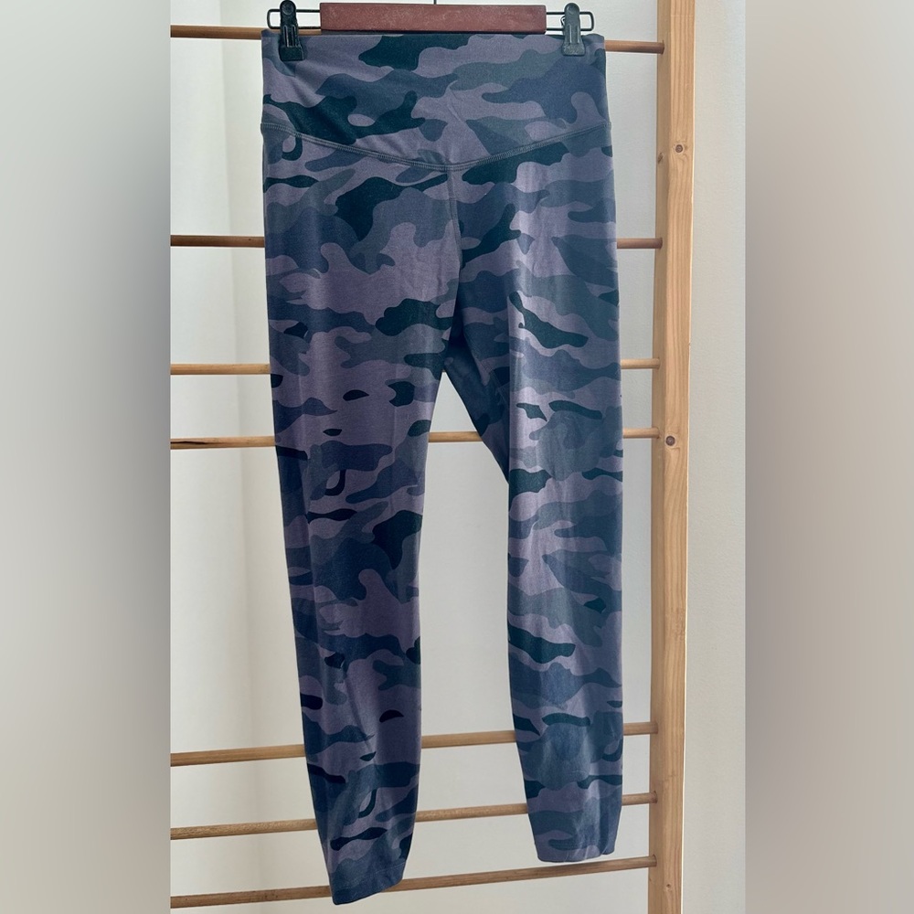 NWOT Old Navy Active Extra High Rise Leggings Go Dry workout camo camouflage
